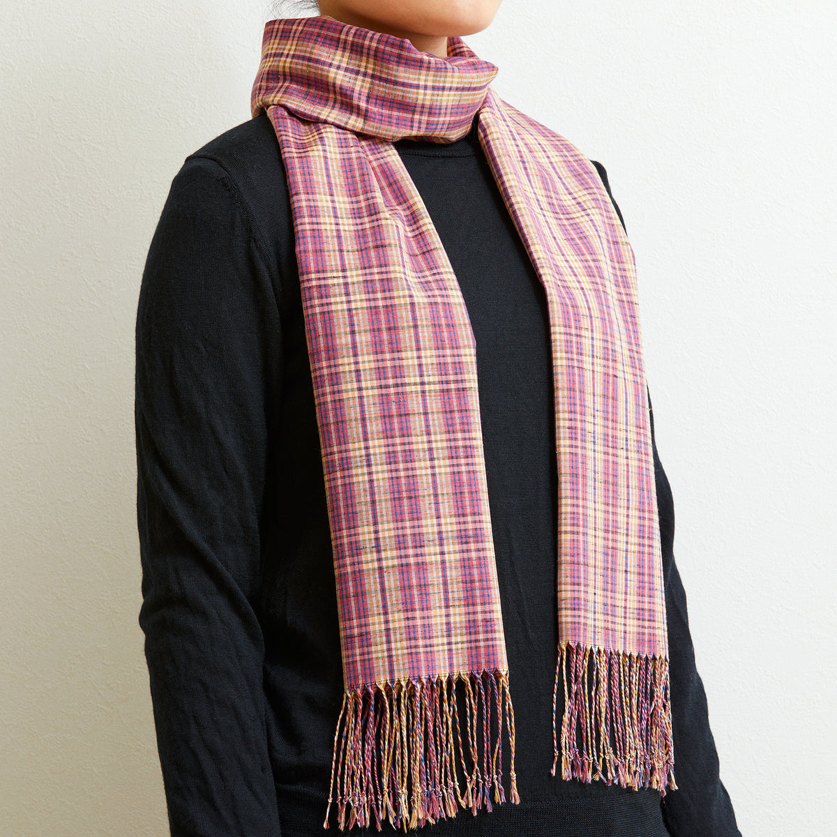 紬の手織りストール ヴィーナス － 明 — アトリエシムラ